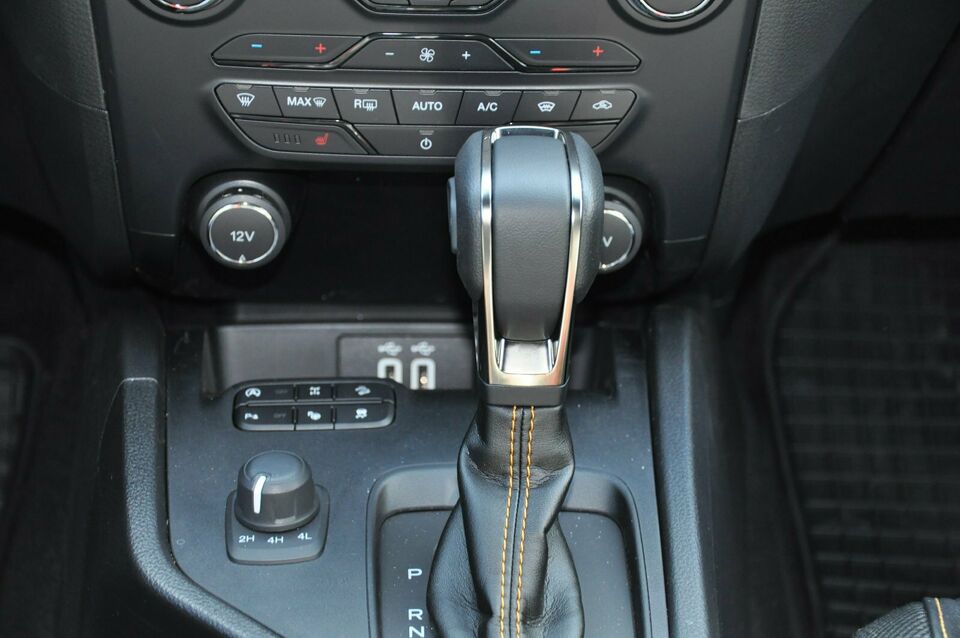 FORD RANGER Wildtrak GRAU TESSER4x4 + HURTER