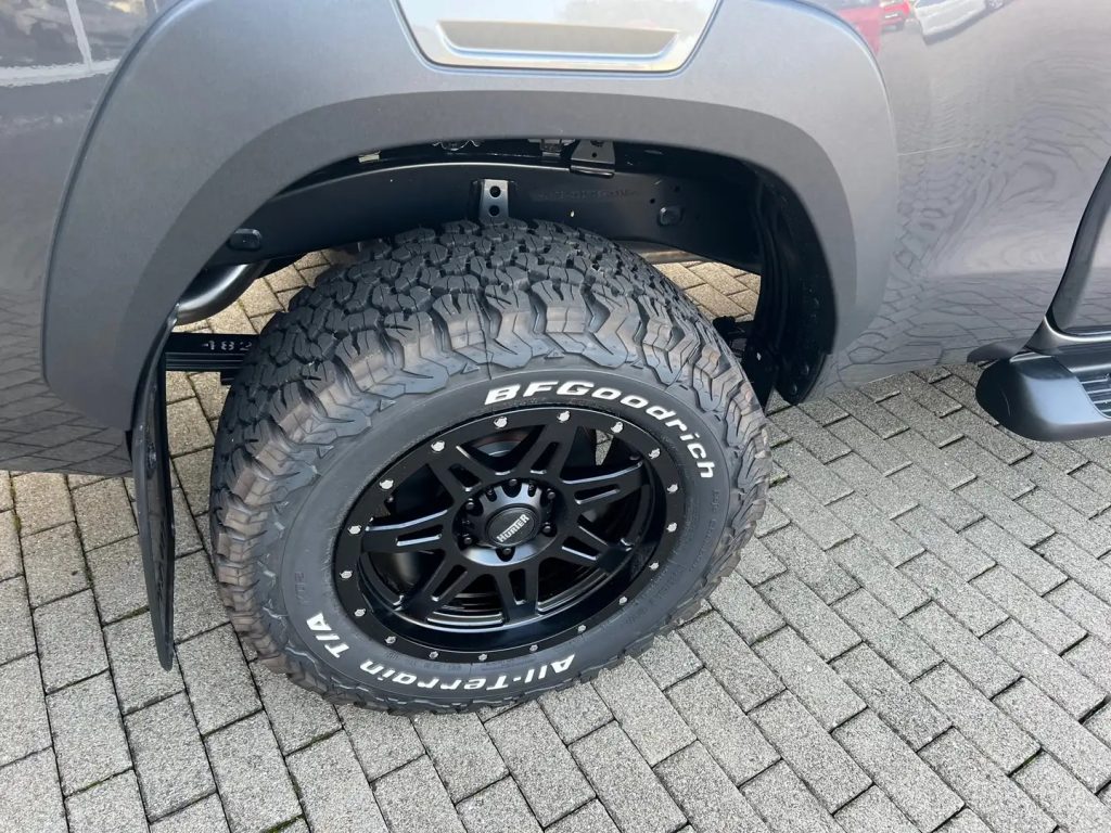 Toyota Hilux 2.8 Extra Cab Autom. Invincibile Tesser4x4 + Hurter