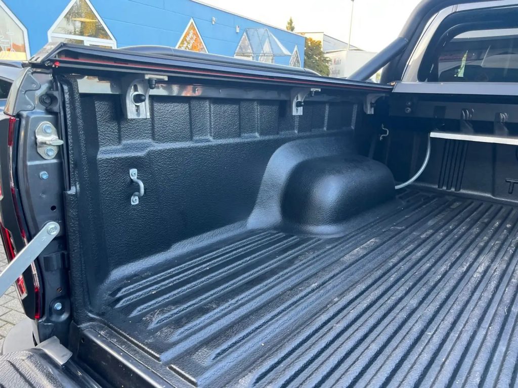 Toyota Hilux 2.8 Extra Cab Autom. Invincibile Tesser4x4 + Hurter