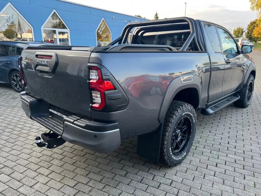 Toyota Hilux 2.8 Extra Cab Autom. Invincibile Tesser4x4 + Hurter