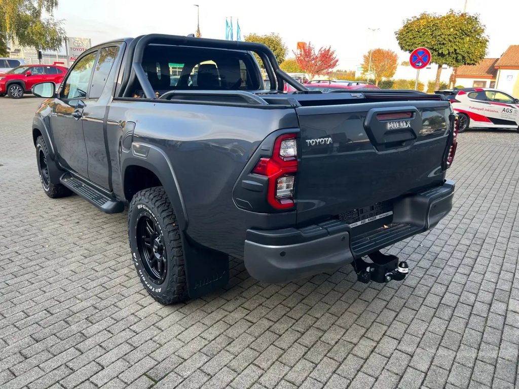 Toyota Hilux 2.8 Extra Cab Autom. Invincibile Tesser4x4 + Hurter