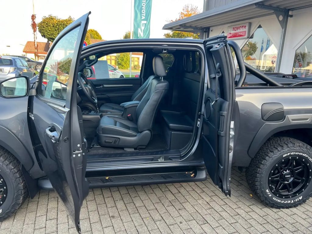 Toyota Hilux 2.8 Extra Cab Autom. Invincibile Tesser4x4 + Hurter