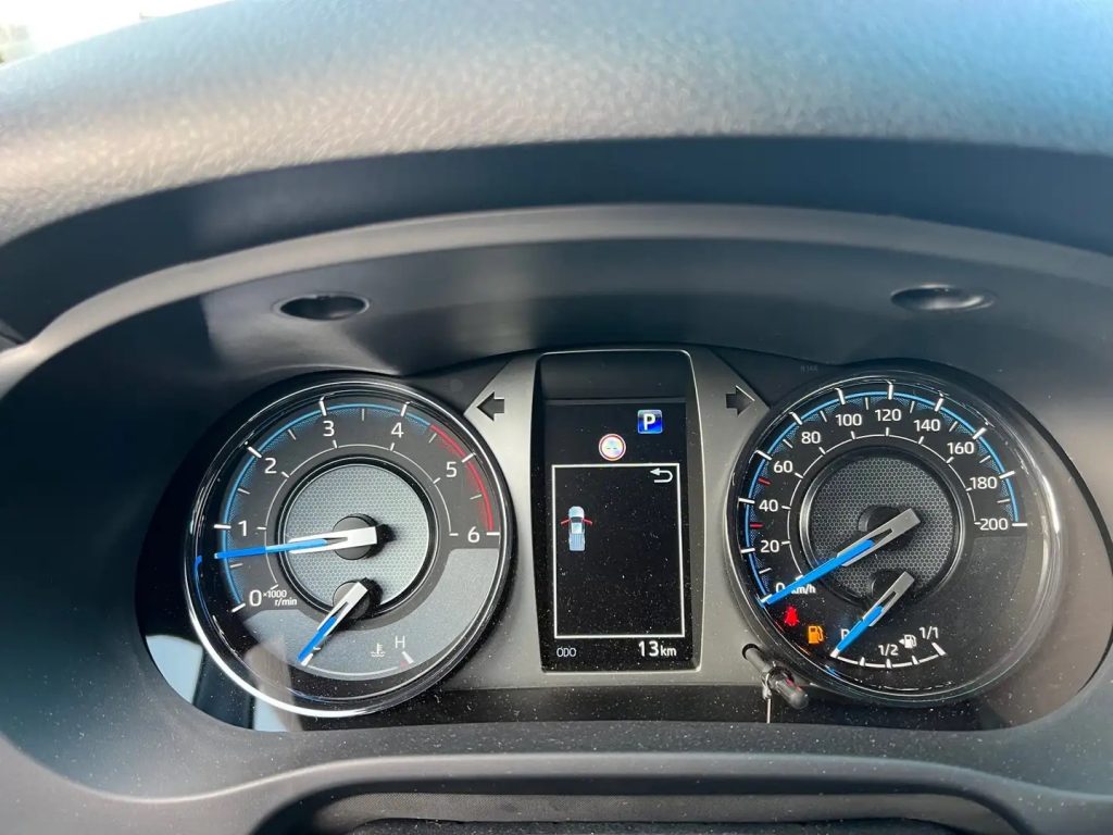 Toyota Hilux 2.8 Extra Cab Autom. Invincibile Tesser4x4 + Hurter