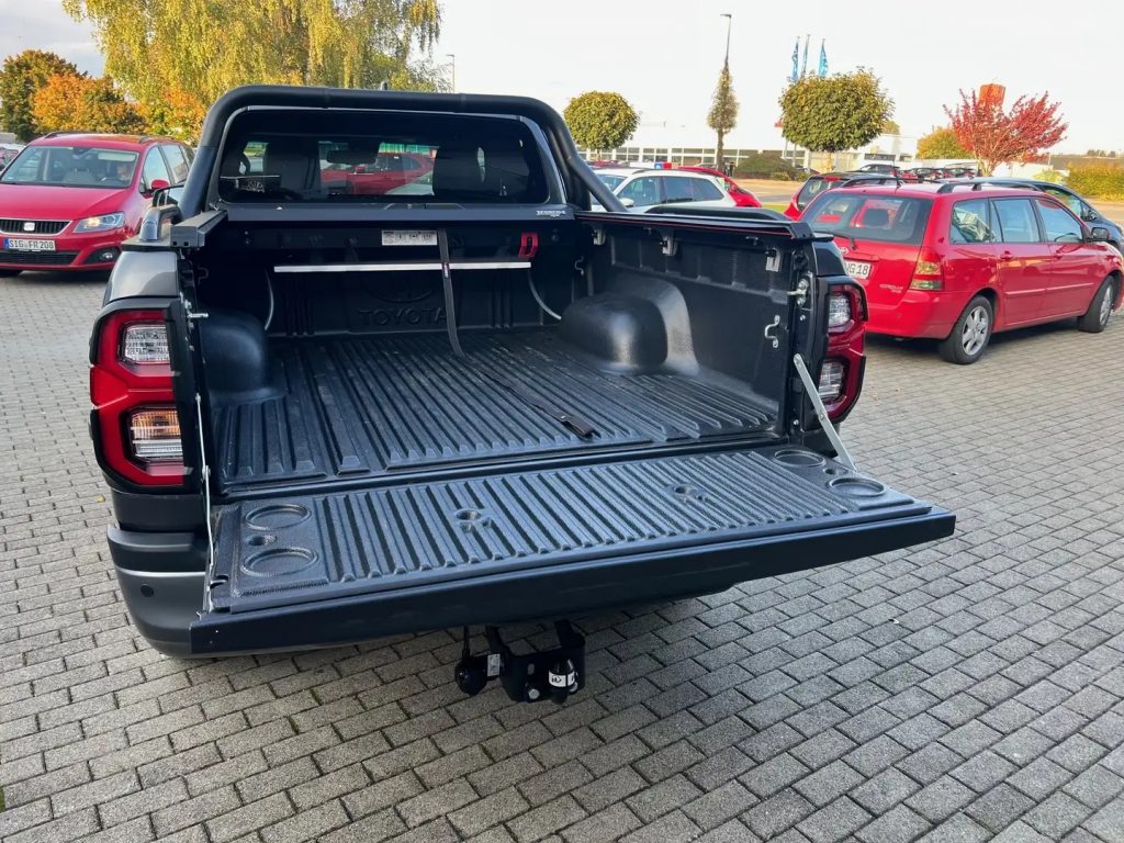 Toyota Hilux 2.8 Extra Cab Autom. Invincibile Tesser4x4 + Hurter