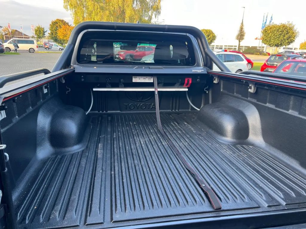Toyota Hilux 2.8 Extra Cab Autom. Invincibile Tesser4x4 + Hurter