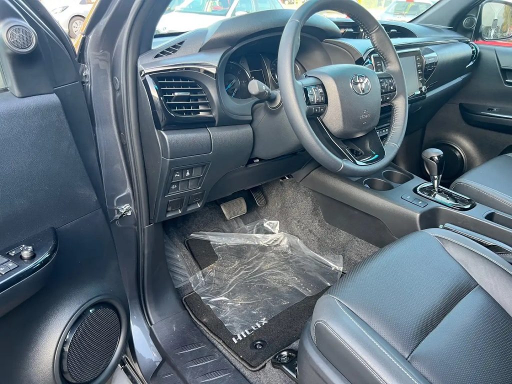 Toyota Hilux 2.8 Extra Cab Autom. Invincibile Tesser4x4 + Hurter
